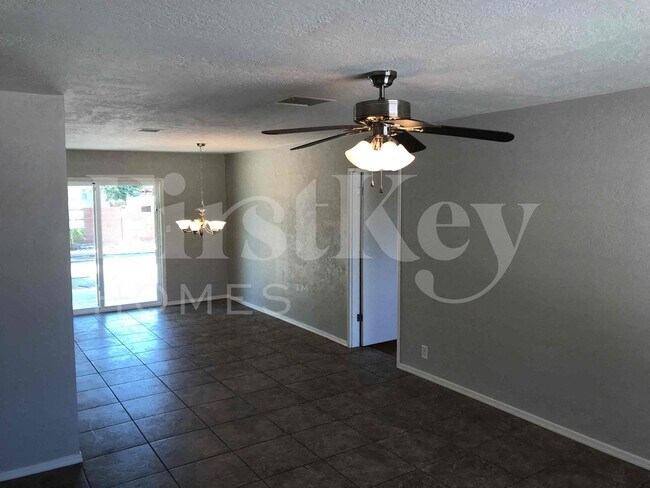 Foto del edificio - 1205 W Highland Ave