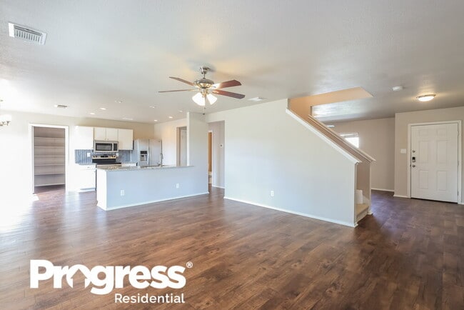 Building Photo - 718 Las Puertas