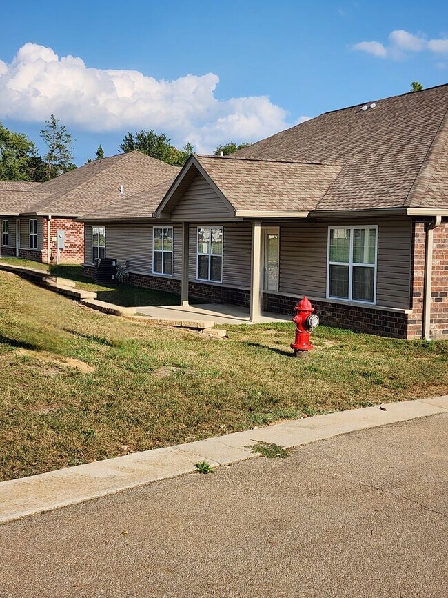 Building Photo - 55+ Villa on Windsor Lane