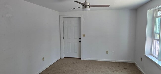 Foto del edificio - 4169 Grace Chapel Rd