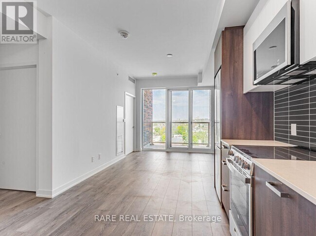 Photo du bâtiment - 1787 St Clair Ave W