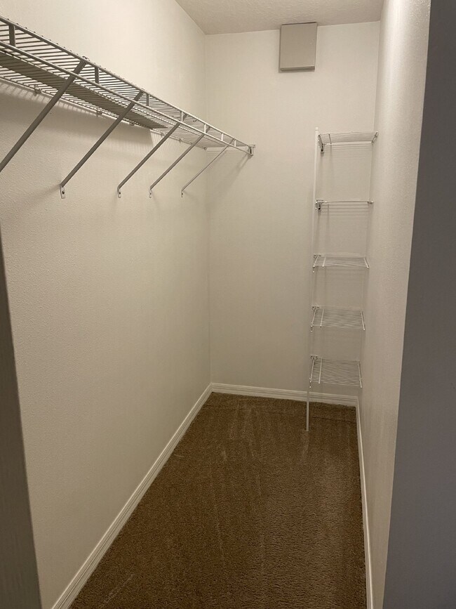 Building Photo - Beautiful 3-bedroom, 2-bath house availabl...