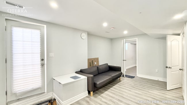 Building Photo - 102 Tozer Cres