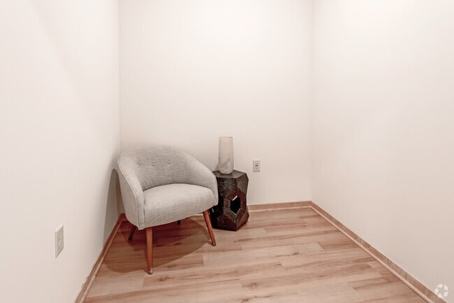 1BR, 1BA Den - Plan N - Lyndy Apartments