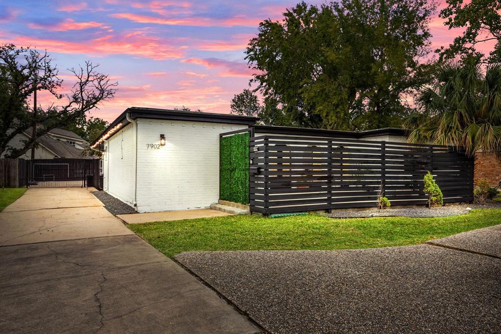 7902 Richmond Ave., Houston, TX 77063 House Rental in Houston, TX