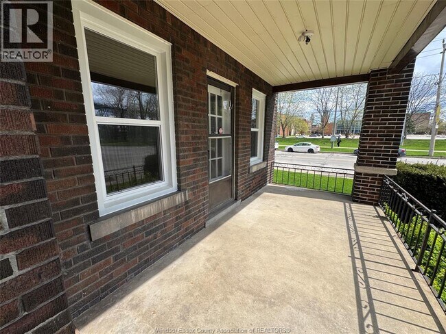 Photo du bâtiment - 290 Vista Pl