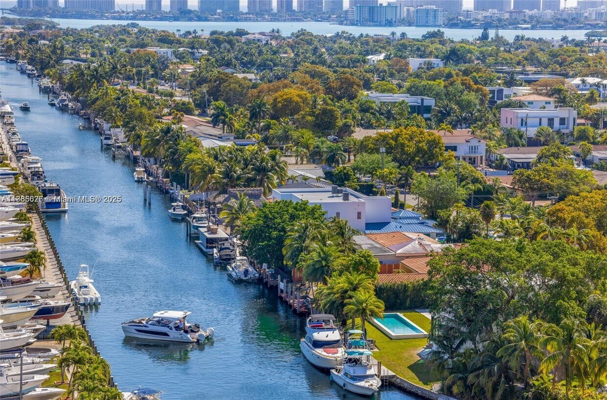 Foto del edificio - 13499 Biscayne Blvd