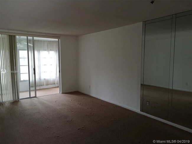 Foto del edificio - 6300 NW 62nd St