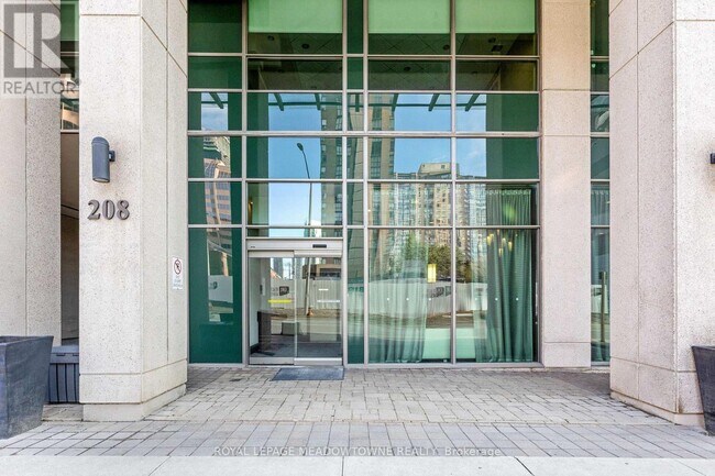 Photo du bâtiment - 208 Enfield Pl