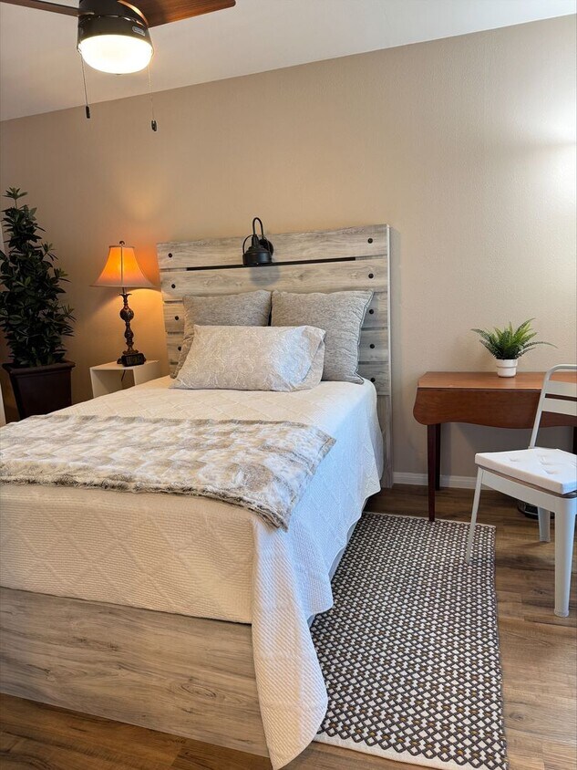 Foto principal - Furnished 2 Bed 1 Ba home in Bonita!