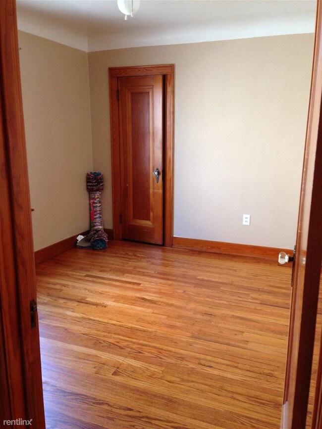 Building Photo - 3 br, 1 bath House - 821 Michigan Ave
