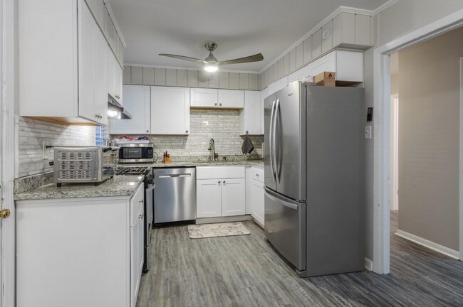 Foto del edificio - 3BD/1BA Home located in Colonial Acres!