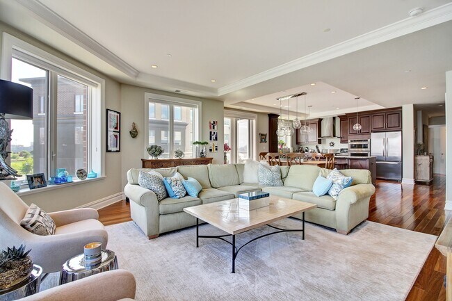 Building Photo - 250 Henley Pl