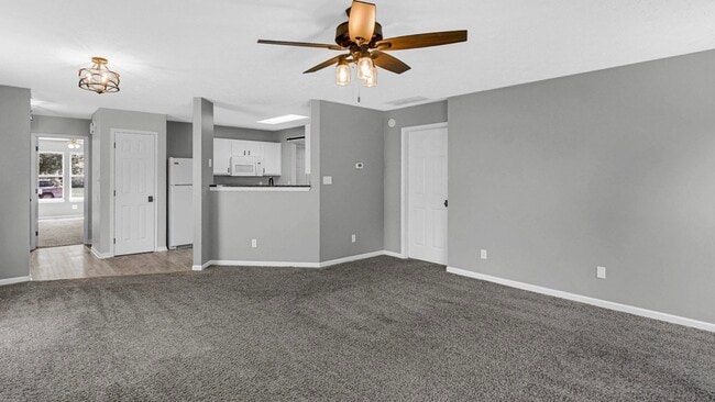 Foto del edificio - 4447 Connaught Dr E