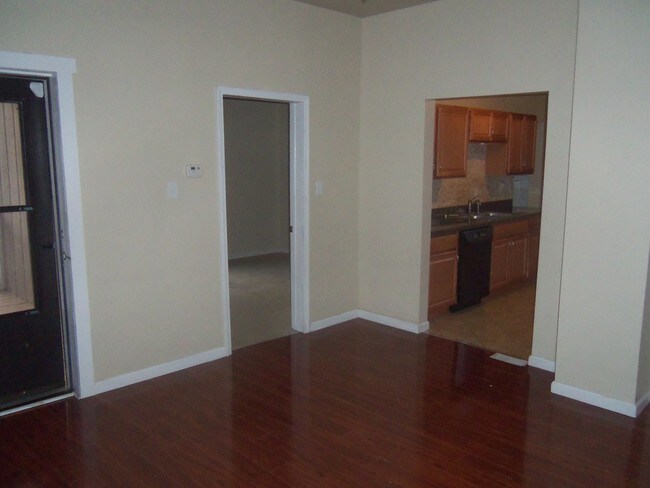 Building Photo - 4863 Hanover Ave
