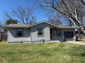 Building Photo - 706 S 34th St