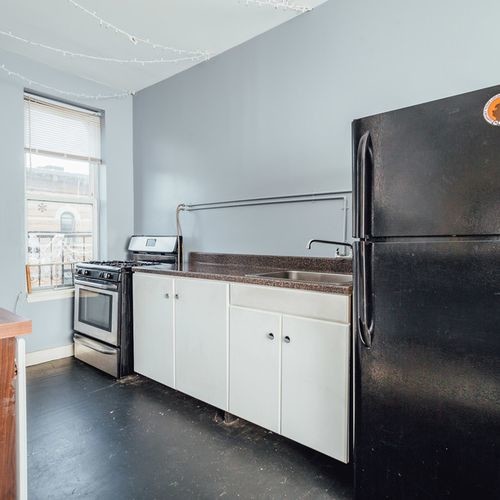 Building Photo - 308 Bleecker St