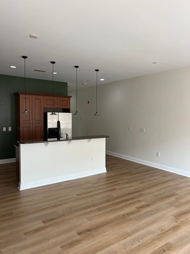 Building Photo - 360 S Elm St