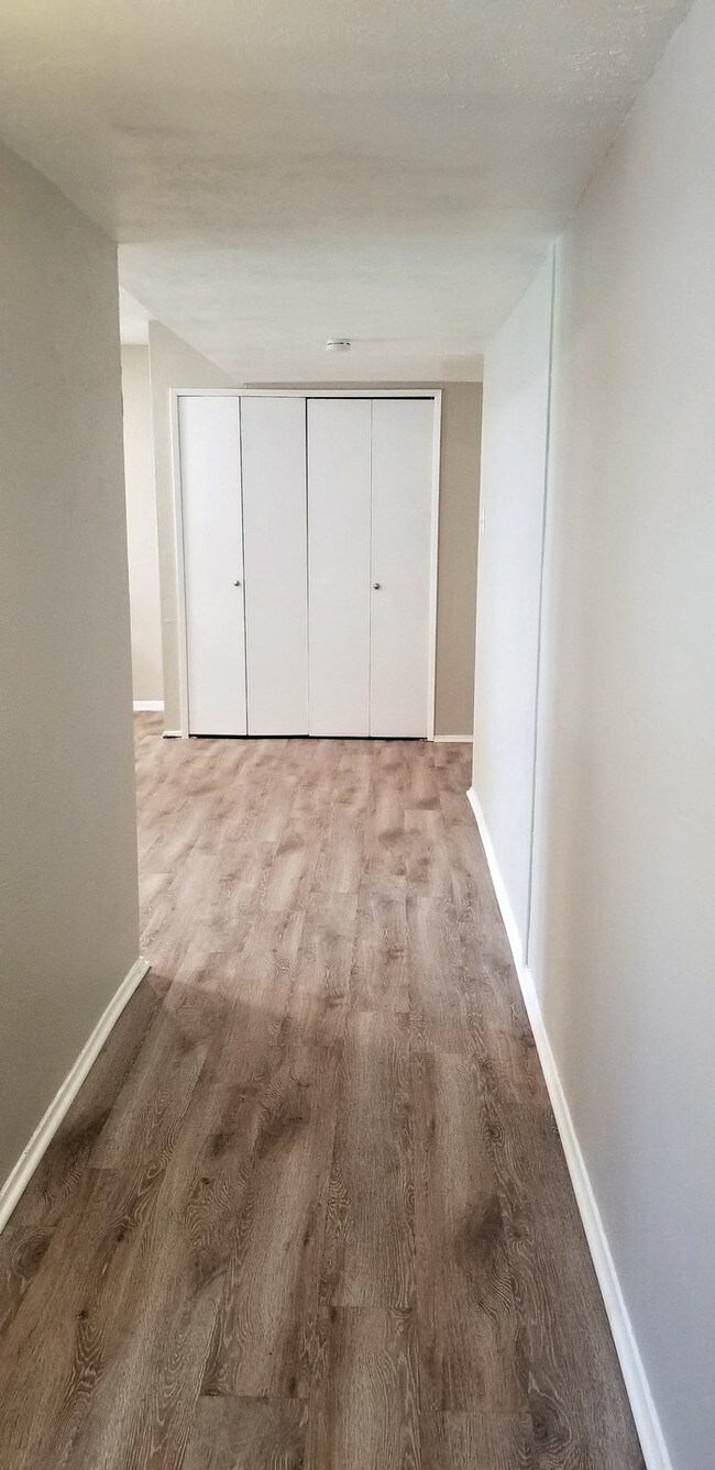 Foto del edificio - Freshly remodeled and move in ready...