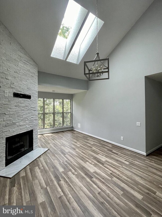 Building Photo - 12004 Golf Ridge Ct
