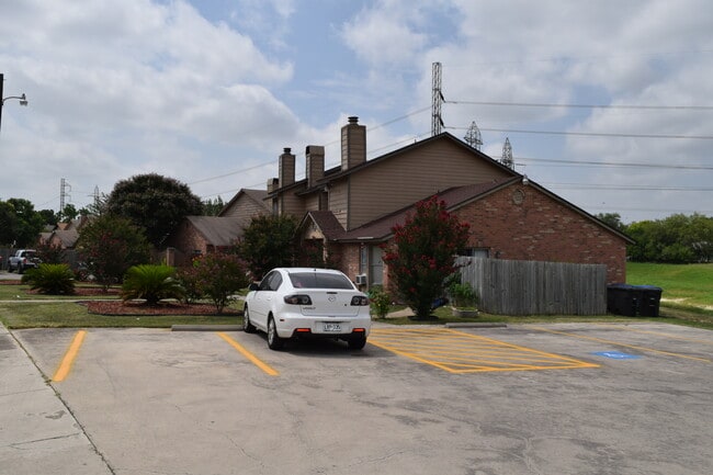 Building Photo - 10657 Starcrest Dr
