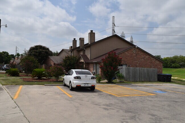 Foto del edificio - 10657 Starcrest Dr