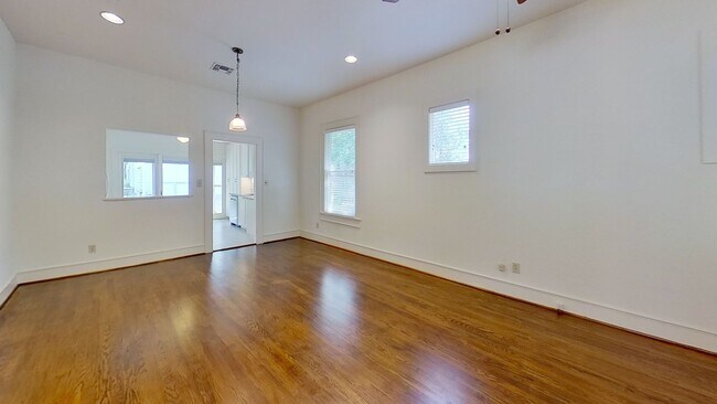 Foto del edificio - 513 E 40th St