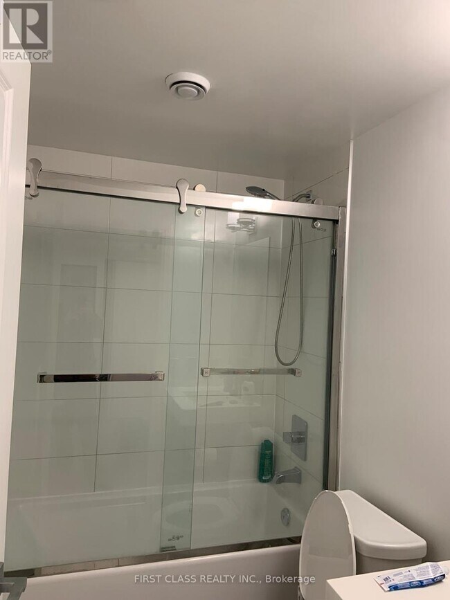 Building Photo - 251 Jarvis St