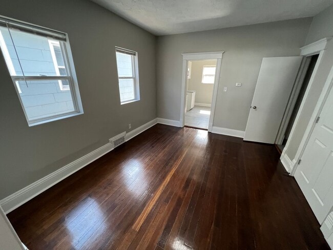 Building Photo - Renovated 2BR House