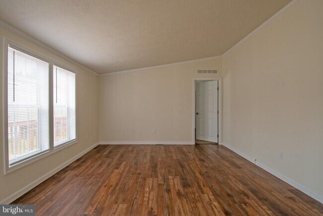 Building Photo - 152 Carnation Dr