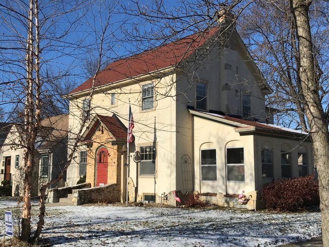 Building Photo - 4900 Vallacher Ave