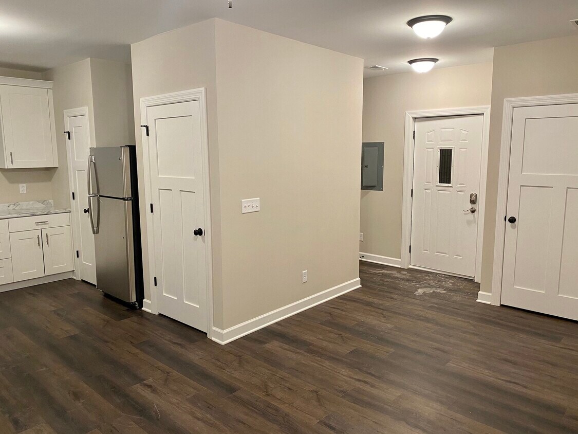 Foto principal - 944 1/2 W Main St