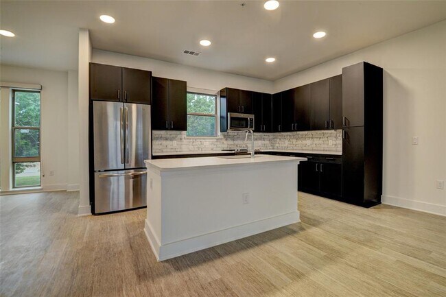 Foto del edificio - 6400 Washington St