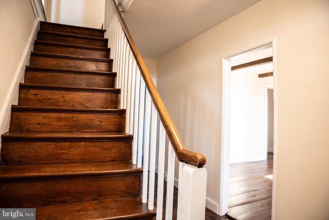 Building Photo - 395 Bishop Hollow Rd