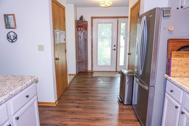 Building Photo - 3-Bedroom, 2-bath House With Fenced-in Yar...