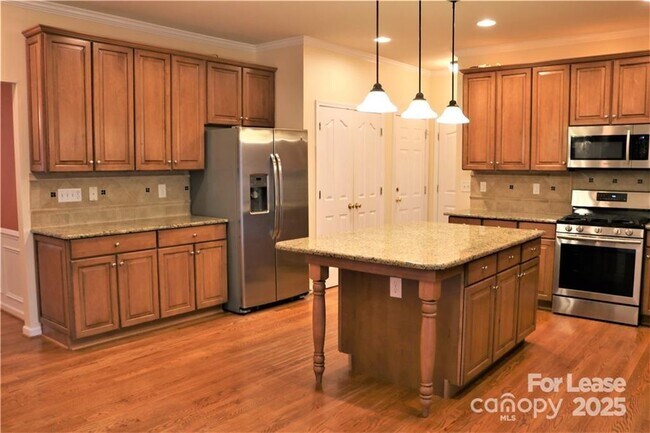 Foto del edificio - 913 Lillieshall Rd