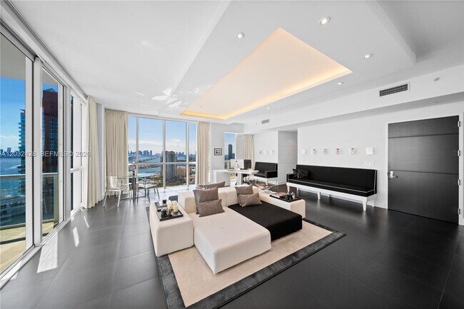 Foto del edificio - 50 South Pointe Dr