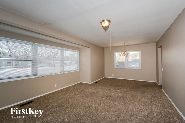 Building Photo - 1465 Aintree Dr