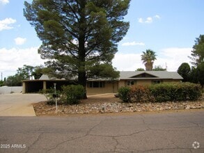 Building Photo - 947 S Cardinal Ave