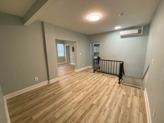 Building Photo - 301 S Conkling St