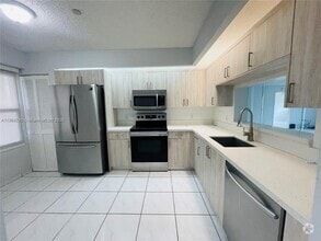 Building Photo - 571 SW 141st Ave