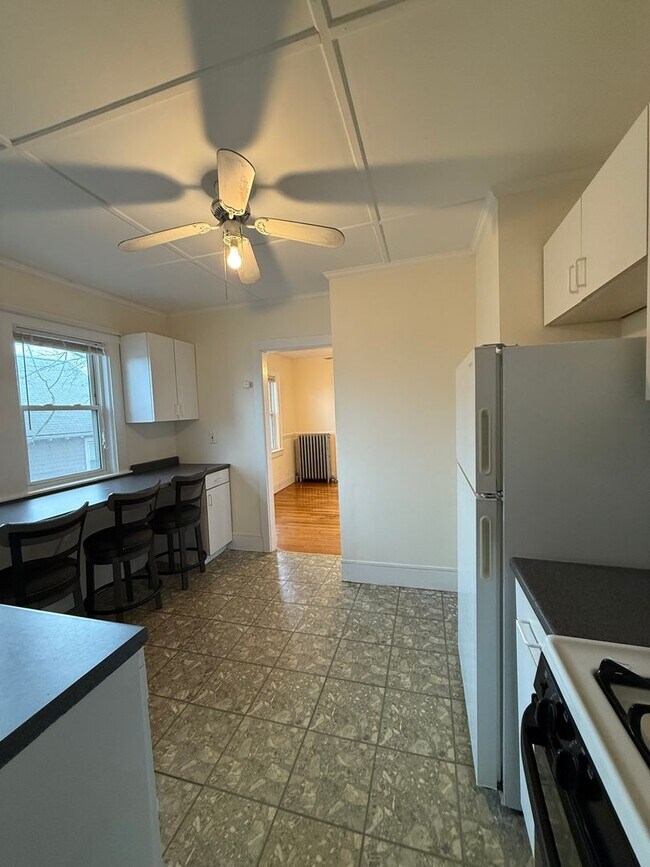 Building Photo - Spacious, Sunny and Updated Brighton / Oak...