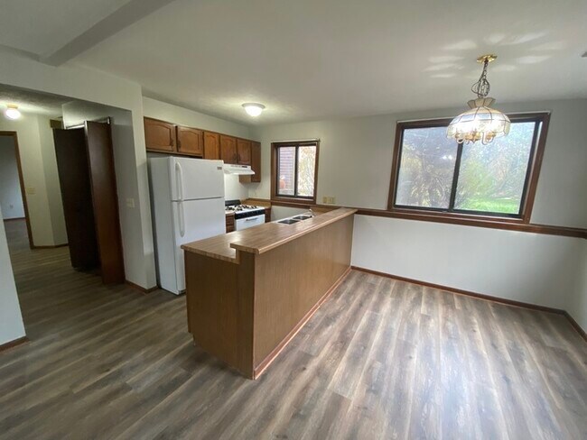 Foto del edificio - 4733 Circle Shore Dr SE