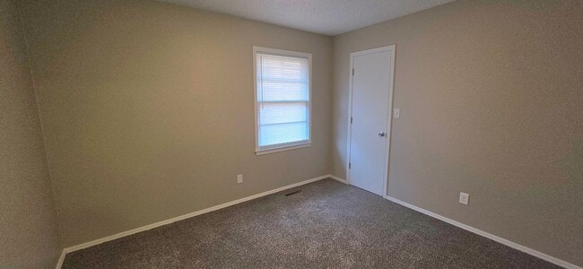 Building Photo - 4 Bedroom home in Southwest Springfield for $1595!