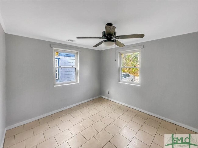 Foto del edificio - 5328 Churchill St