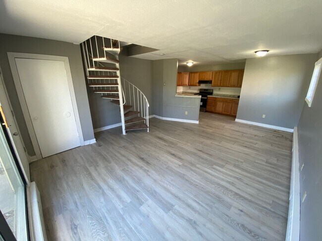 Foto del edificio - Updated 2br/1ba Townhome in Brooklyn Park