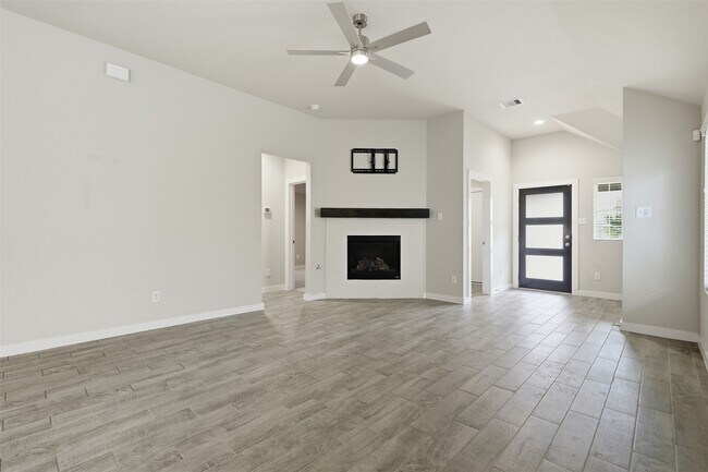 Foto del edificio - 2742 Oakleaf Ash Ln