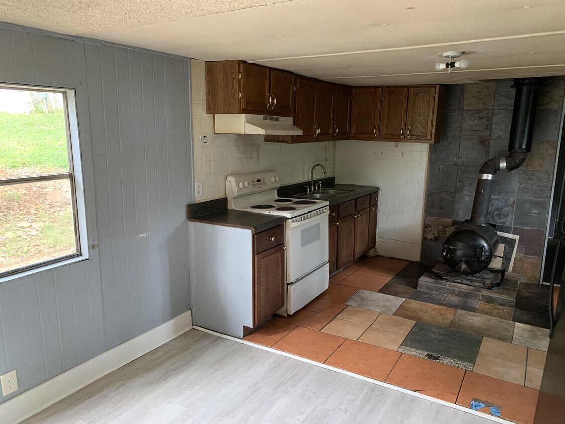 Building Photo - 6696 Skyview Dr SE