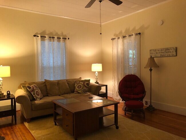 Sala de estar - 1718 E Lee St