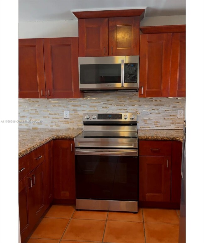 Building Photo - 6235 SW Kendale Lakes Cir
